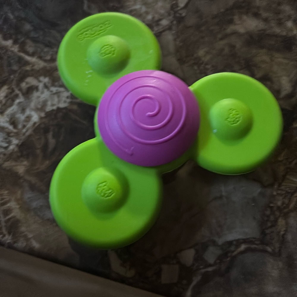 Whirly Squigs spinner Fat Brain Toys baby